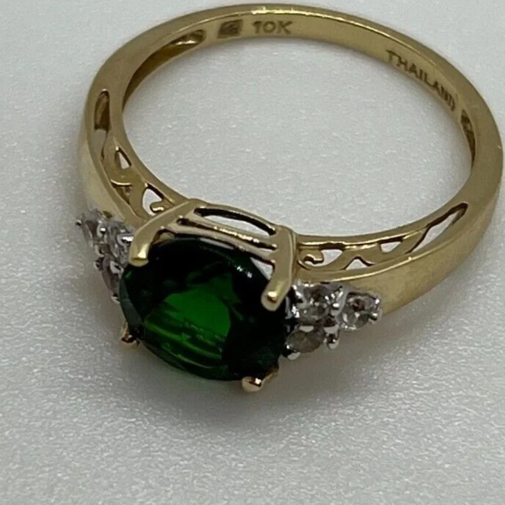 10K YELLOW GOLD RING  WITH EMERALD & DIAMONDS  SIZE 6